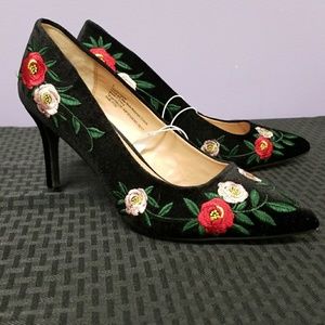 A new day embroidered rose black 3 inch heel NWOB